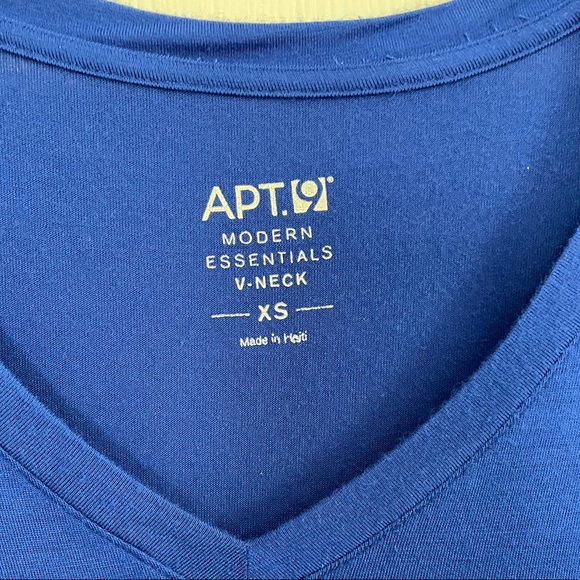 Apt 9 Modern Essentials V-Neck tee - Picture 2 of 3